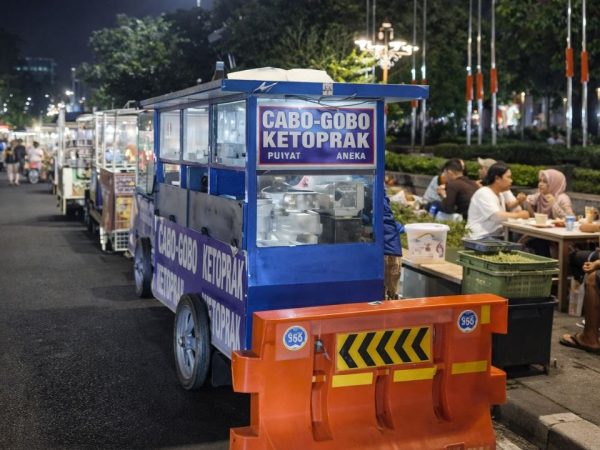 Ramai Lapak PKL di Alun-alun Pati saat Lebaran, Kini Ditertibkan