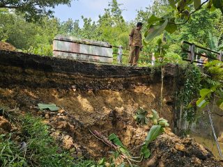 Tebing Jembatan Lumbungmas Pucakwangi Longsor, Aktivitas Warga Terganggu