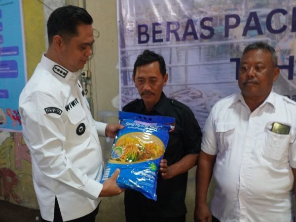 Ribuan Nelayan Jepara Terima Beras Paceklik 