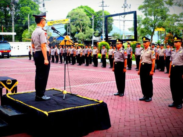 Mengabdi Tanpa Cela, Tiga Polisi Trenggalek Terima Kenaikan Pangkat