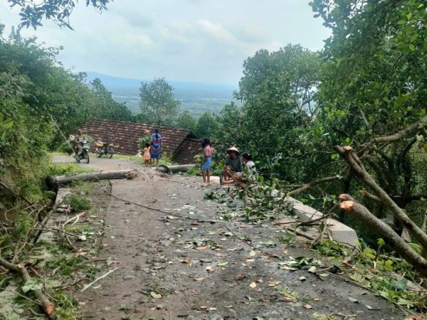 Cuaca Ekstrem di Rembang Merusak TPI Tasikagung dan Fasilitas Publik
