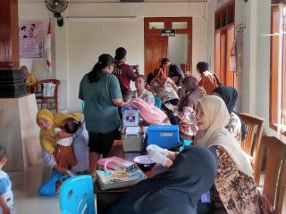 Imunisasi Campak Berlangsung di Jambean Kidul