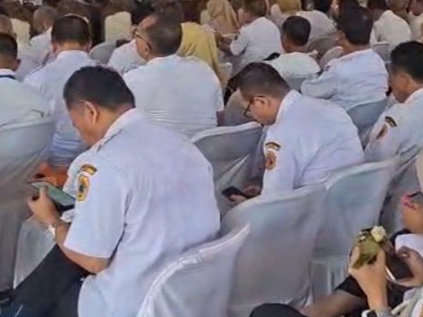 Sosialisasi KPK di Pendopo, Chandra Sayangkan Perilaku Pejabat Asyik Mainan HP