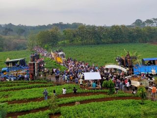 Detik-detik Truk Horeg Oleng di Kawasan Ladang Pati