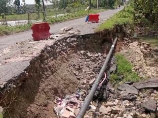 Longsor di Dusun Padas Rembang Makin Meluas, Pengendara Harus Ekstra Waspada