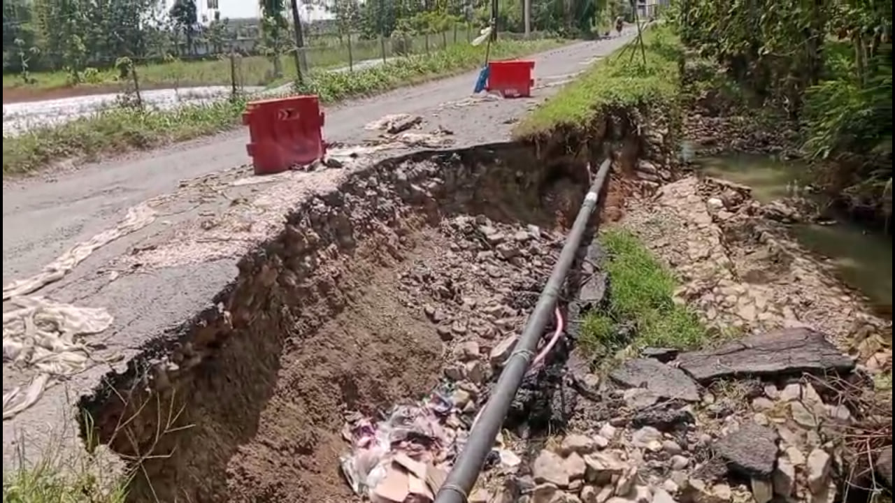 Longsor di Dusun Padas Rembang Makin Meluas, Pengendara Harus Ekstra Waspada