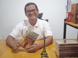 Lebih Dekat dengan Penulis "Masih Ada Tuhan di Moscow" Asal Pati