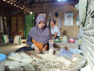 Nabung Sehari Rp10 Ribu, Penjual Tempe Soneyan Bisa Naik Haji