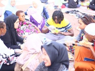 Tradisi Kepungan Tumpeng Usai Buka Luwur Mantingan Pukau Mahasiswa dari Belasan Negara