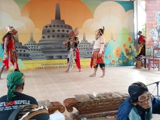 Warga Kedungpanjang Soneyan Wariskan Budaya Leluhur Wayang Topeng ke Generasi Muda