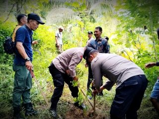 Sambut Hari Bhayangkara ke-80, Polres Trenggalek Tanam Ratusan Pohon