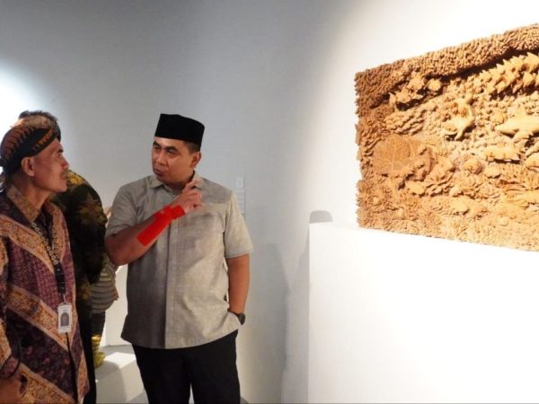 Wagub Taj Yasin Kunjungi Pameran "Tatah", Dorong Pelestarian dan Regenerasi Ukir