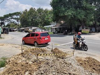 Urai Kemacetan, Pemkab Rembang Bangun Traffic Light Simpang Landoh