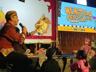 Dalang Cilik Perempuan di Jepara Memukau Penonton