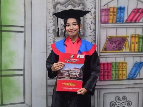 Tekun dan Disiplin, Vallen Maharani Jadi Lulusan Terbaik Undip dengan IPK 4.0