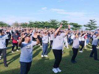 Ribuan Buruh di Jepara Rayakan May Day dengan Aksi Sosial dan Bersih Pantai