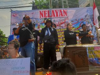 Nelayan Pati Demo Tuntut Penurunan Harga BBM Non Subsidi 