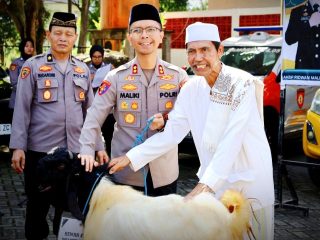Distribusikan Hewan Kurban ke Masyarakat, Ini Harapan Kapolres Trenggalek