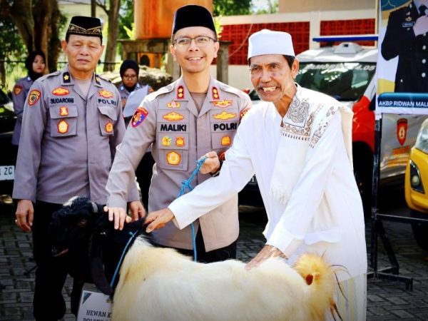 Distribusikan Hewan Kurban ke Masyarakat, Ini Harapan Kapolres Trenggalek