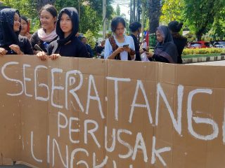 Warga Kendeng Peringati Hari Anti Tambang, Laporkan Illegal Minning