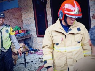 Diduga Terpicu Ledakan Rokok Elektrik, Rumah di Ngadisuko Trenggalek Terbakar