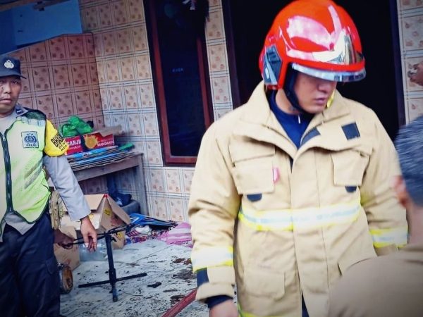 Diduga Terpicu Ledakan Rokok Elektrik, Rumah di Ngadisuko Trenggalek Terbakar
