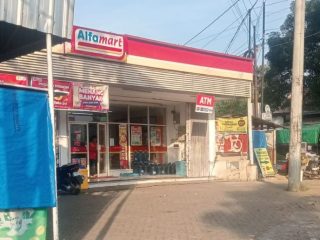 Terkesan Menantang Aturan, Warga Soroti Pelanggaran Jam Operasional Toko Modern di Rembang