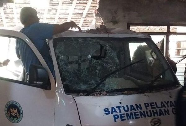 Mobil SPPG Nabrak Rumah di Sundoluhur Kayen