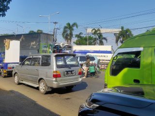 Jalan Pati-Juwana Macet Total, Kendaraan Besar Numpuk