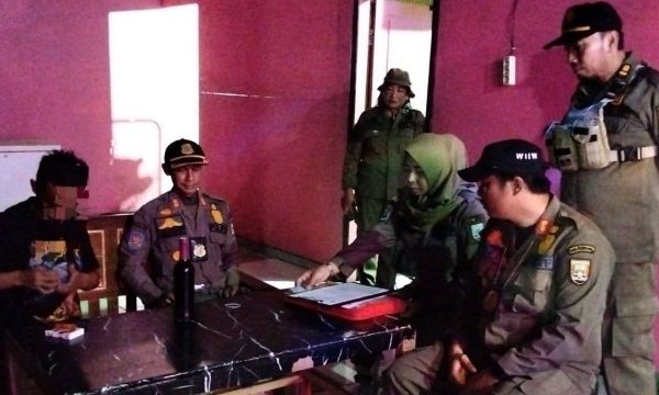 Razia Kafe dan Karaoke, Satpol PP Rembang Sita Puluhan Botol Minuman Beralkohol Ilegal