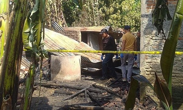 Minta Uang Tidak Dituruti, Pria Sukolilo Bakar Rumah Orang Tuanya