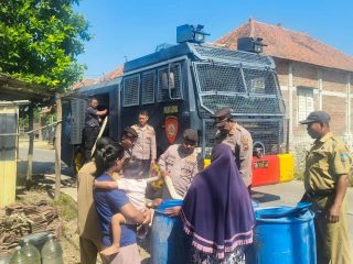 Kekeringan Melanda Kedungmalang, Ratusan Warga Antre Pasokan Air Bersih