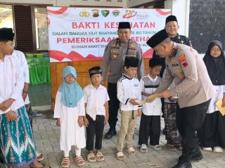 Polres Rembang Gandeng RS Bhayangkara dan Ponpes LP3IA Gelar Baksos