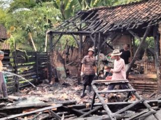 Rumah Janda Lansia di Kragan Rembang Ludes Terbakar, Diduga Akibat Sisa Api Dapur