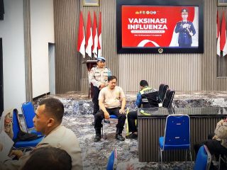 Minimalisir Gangguan Kesehatan Personel, Polres Trenggalek Gelar Vaksinasi Influenza