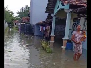 Air Laut Pasang, Permukiman di Desa Pantiharjo Rembang Terendam Banjir Rob