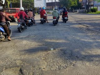 Jalan Depan Terminal Pati Rusak Parah, Dana Rp2,6 Miliar Siap untuk Perbaikan Pekan Ini