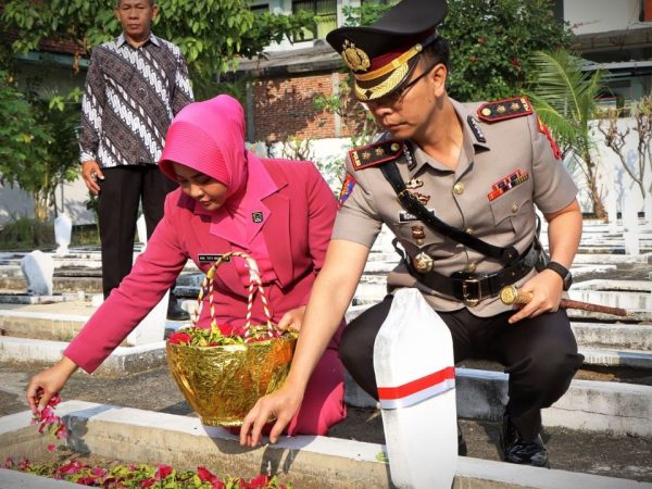 Upacara Ziarah Hari Bhayangkara ke-80, Kapolres Trenggalek Sampaikan Pesan Ini