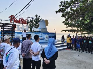 Pantai Teluk Awur Makin Bersih, Volume Sampah Semakin Turun