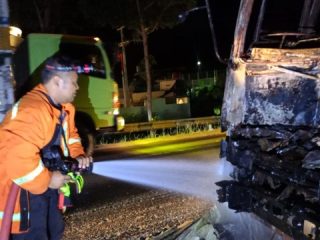 Truk Bermuatan Gaswul Hangus Terbakar di Jalur Pantura Sluke, Kerugian Capai Rp700 Juta