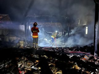 Rumah di Sumber Rembang Ludes Terbakar, Diduga Akibat Pembakaran Kotoran Sapi