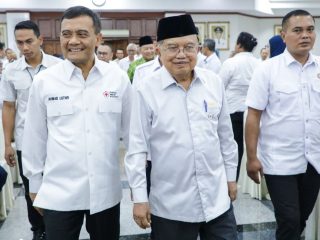 Lantik Pengurus Baru PMI Jateng, Jusuf Kalla dan Ahmad Luthfi Soroti Tantangan Bencana hingga Kekeringan