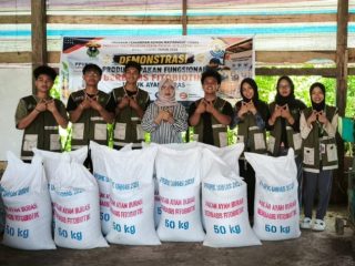 Mahasiswa Unhas Dorong Peternakan Berkelanjutan Lewat Pelatihan Pakan Fungsional Berbasis Fitobiotik