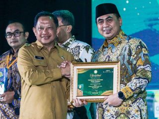 Jateng Boyong Enam Penghargaan Adinata Syariah 2026, Taj Yasin Percepat Kawasan Industri Halal