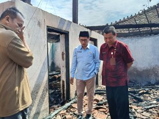 Rumah Joglo dan Uang Garap Sawah Lenyap Terbakar, Pak Bungkus Terima Bantuan
