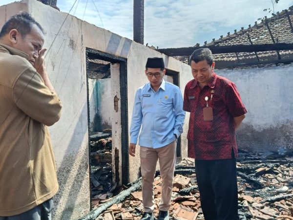 Rumah Joglo dan Uang Garap Sawah Lenyap Terbakar, Pak Bungkus Terima Bantuan