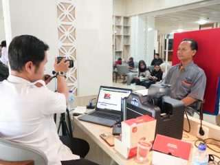 Warga Jateng Kini Bisa Urus KTP Lintas Daerah di Rumah Rakyat