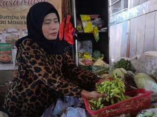 MBG Libur, Harga Sayur dan Bumbu Dapur di Pasar Puri Turun