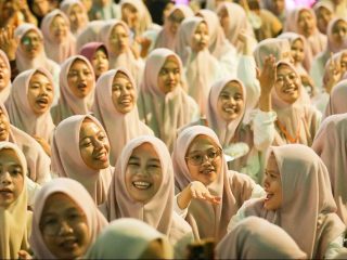 Kebersamaan Kafilah MTQ Nasional 2026 di Halaman Masjid Agung Semarang