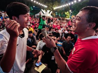 Ahmad Luthfi Nobar Timnas Bareng Ribuan Warga Jateng